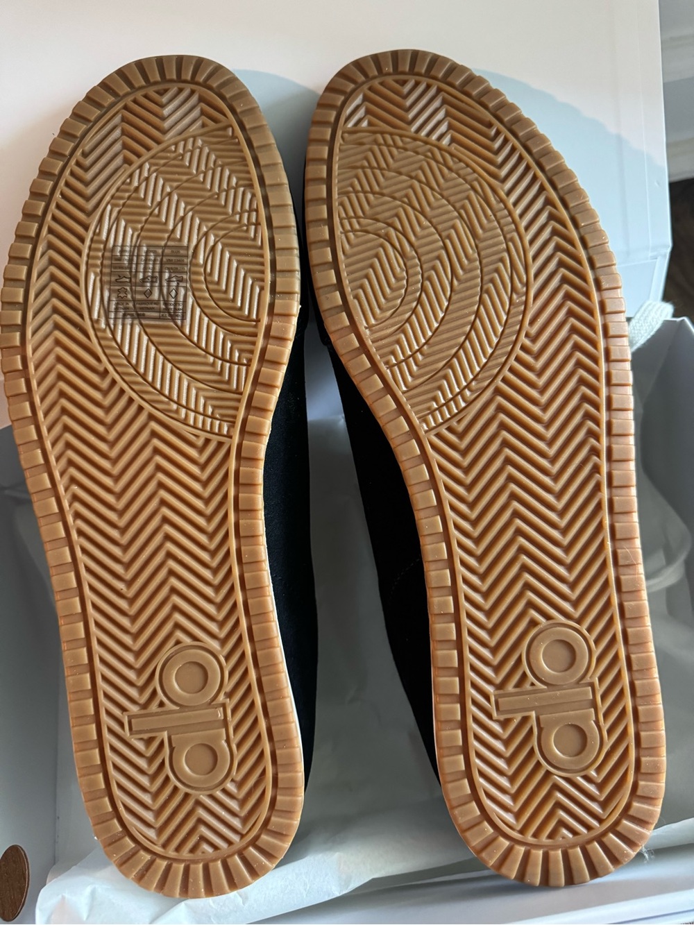 Alo Sunset sneaker 11W or 9.5M - Picture 3 of 4